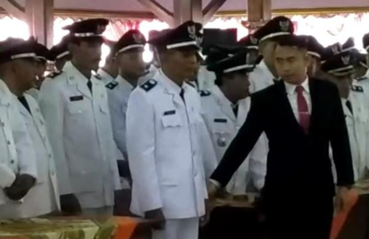 Kades Pagerwojo, Mujiadi saat dilantik, Jumat (13/12/2019).