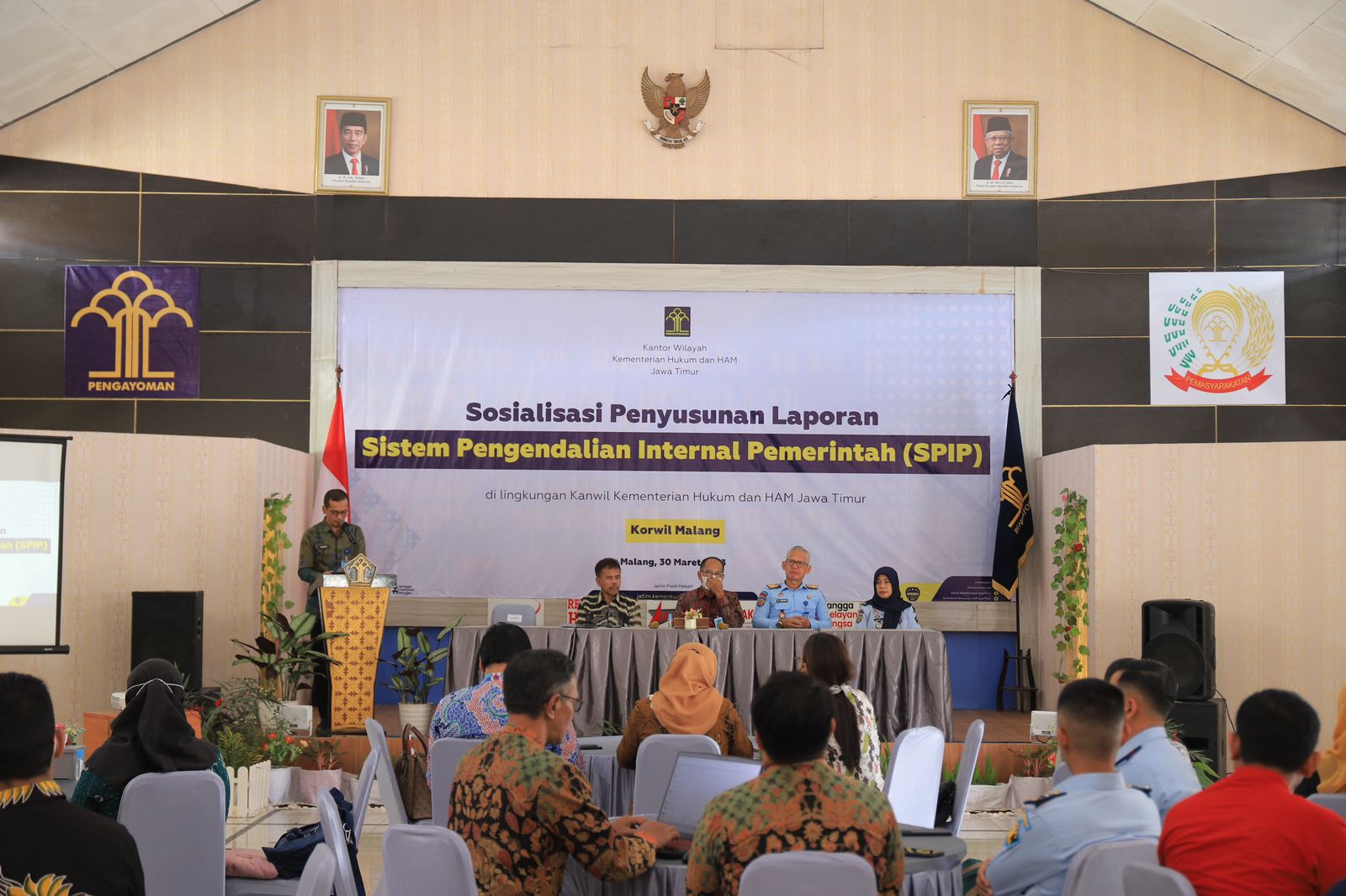 Teks foto : Sosialisasi penyusunan laporan SPIP
