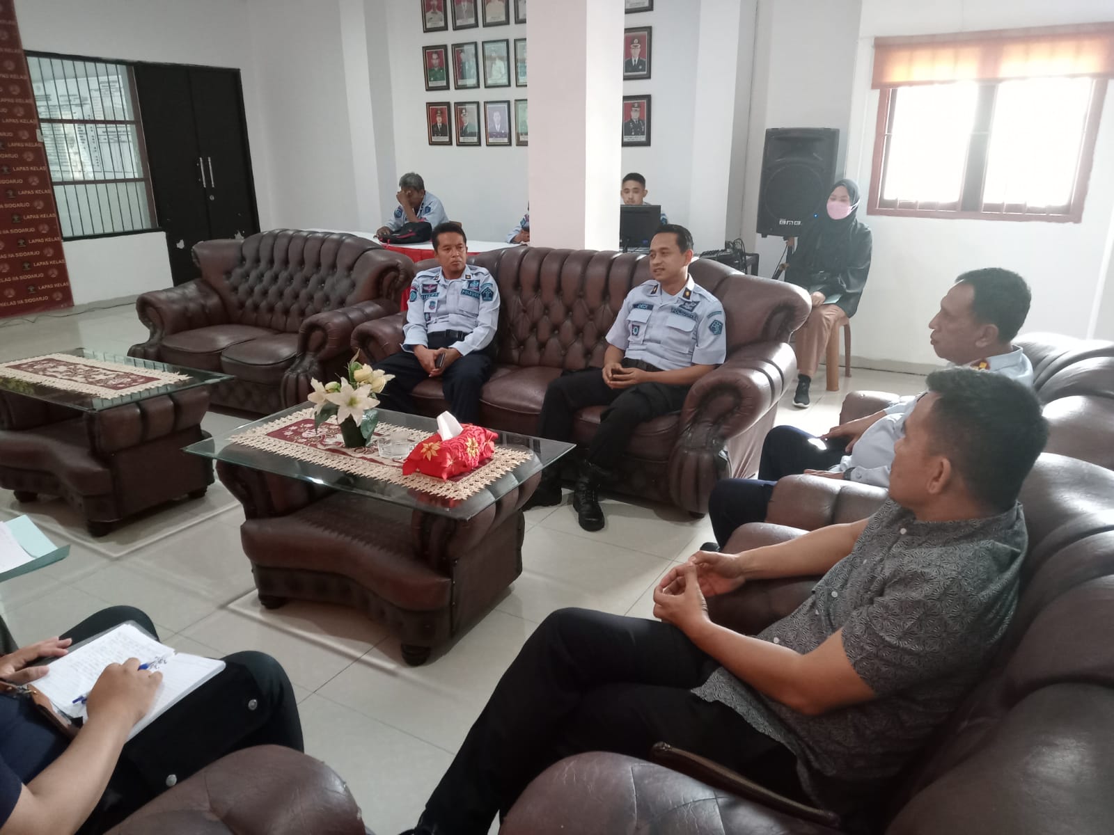 Teks foto : Rapat koordinasi dengan Komnas HAM