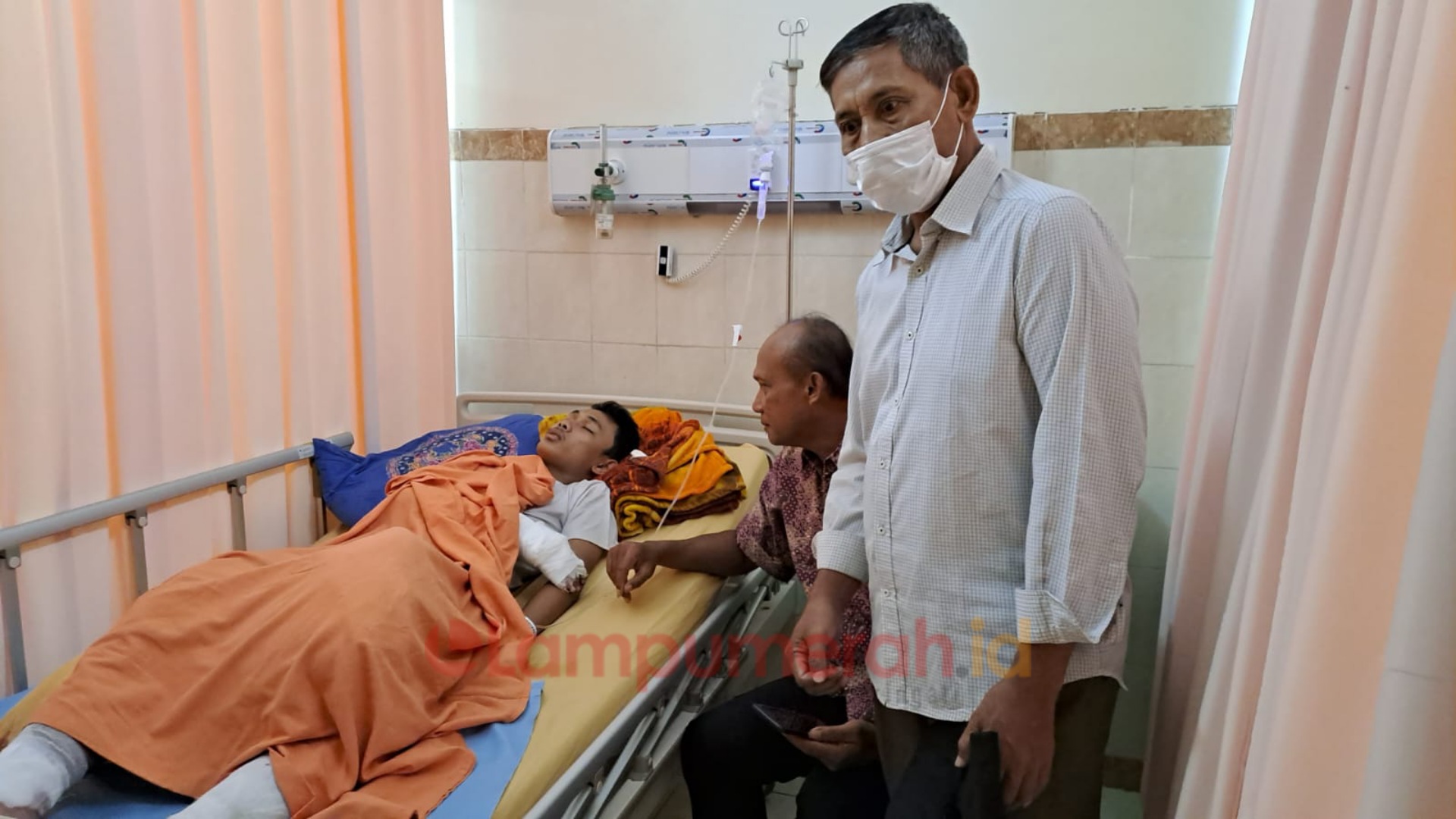 Teks foto : korban luka akibat ledakan bahaya peledak bahan Petasan. (Ist)