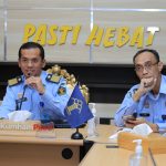 Teks foto : Rapat