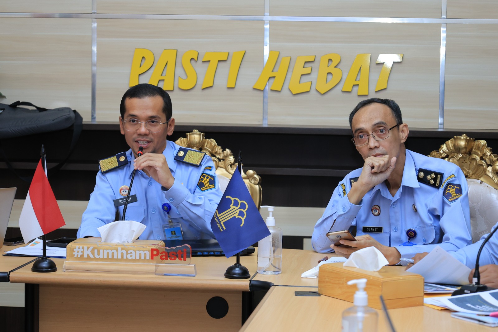 Teks foto : Rapat