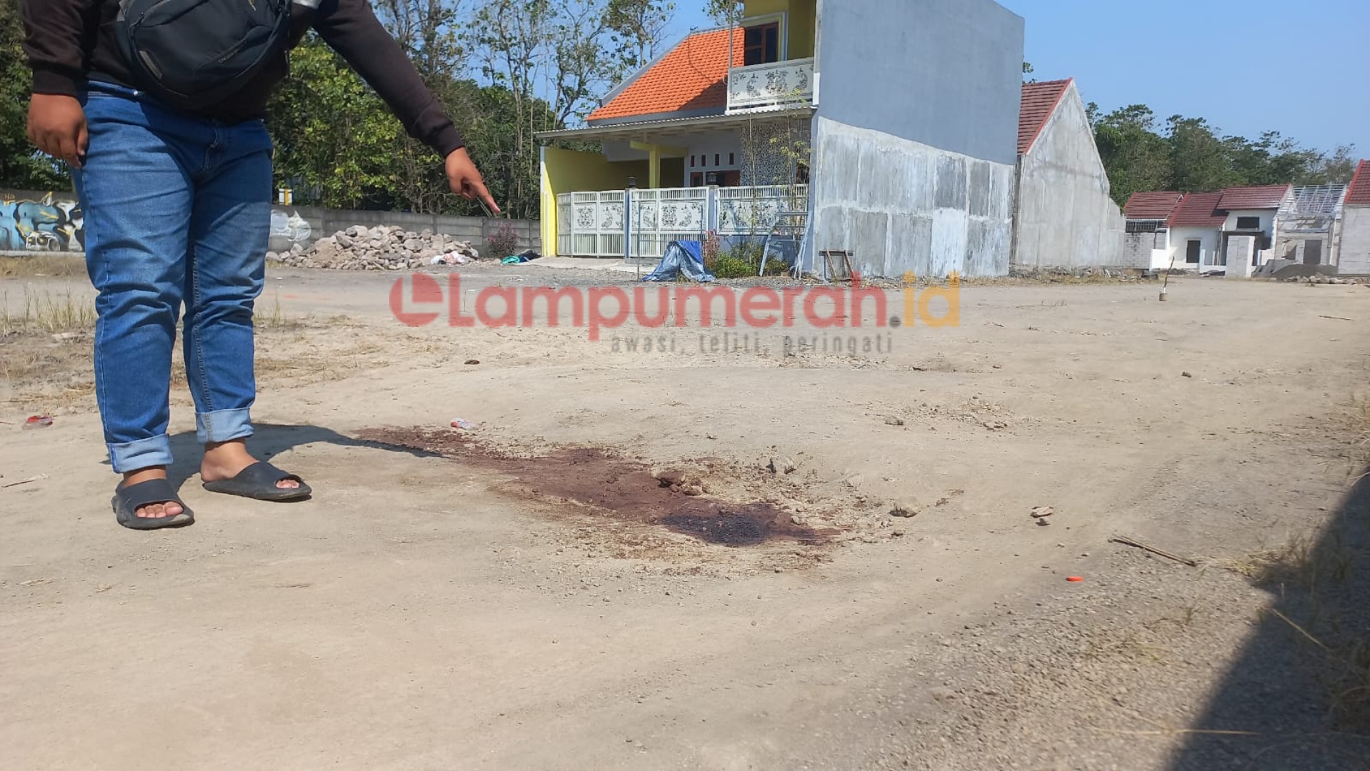 Teks foto : TKP tempat terakhir korban pengeroyokan tergeletak