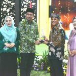 Teks foto : Bupati Sidoarjo H. Ahmad Muhdlor Ali foto bersama dengan Dandim Letkol Inf. Guntung Dwi Prasetyo.