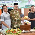 Teks foto : Bupati Sidoarjo H. Achmad Muhdlor Ali saat tasyakuran peresmian kantor Desa Kalimati Kecamatan Tarik