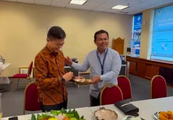 potong tumpeng