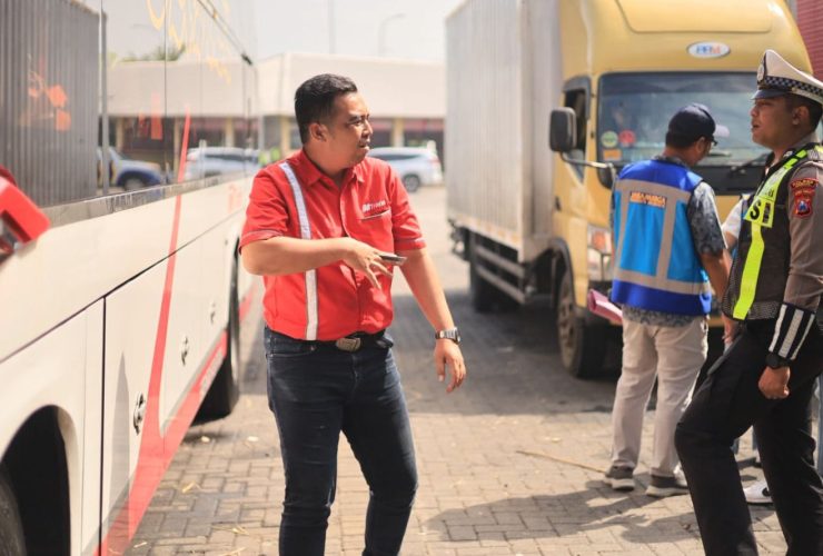 Satlantas Polres Gresik Gelar Rampcheck Bus di Rest Area Wringinanom