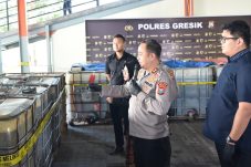 Polres Gresik Tangkap Tersangka Penimbun 17 Ribu Liter Solar Subsidi