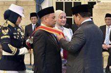 Haji Isam Menerima Penghargaan Bintang Mahaputra Utama Dari Presiden Prabowo Subianto