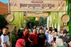 Bupati Gresik: Lestarikan Budaya dan UMKM Pasar Panganan Giri Biyen