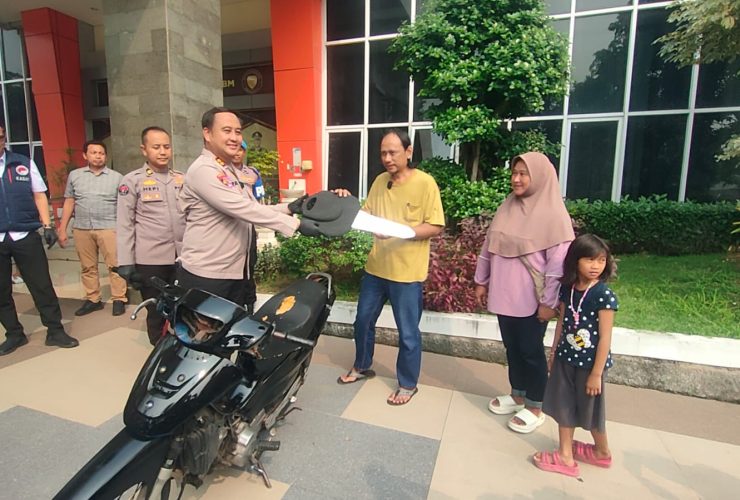 Kapolres Gresik Kembalikan Motor yang Dicuri di Jalan Panglima Sudirman