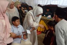 Wajah Ceria Ratusan Anak Yatim Saat Terima Santunan dari Ahmad Bin Olim