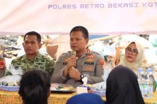 Kapolres Bekasi Kota dan Dandim Tegaskan Pengamanan Diperketat bersama Warga
