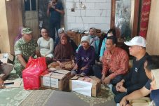 Danramil Paron Bersama Dinsos dan Forpimca Salurkan Bantuan untuk Korban Kebakaran