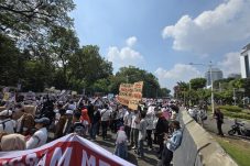 Polda Metro Jaya Pastikan Aksi Unjuk Rasa di Silang Selatan Monas Terkendali