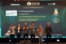Petrokimia Gresik Raih Top CSR #Stars Platinum Trophy 2026