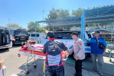 Sidokkes Polres Gresik Berikan Layanan Ambulans Gratis untuk Pasien Bawean
