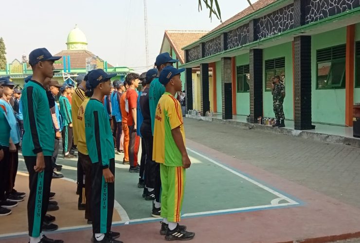 MPLS di SMAN 1 Karangjati, Babinsa Berikan Pelatihan PBB Bentuk Karakter Pelajar