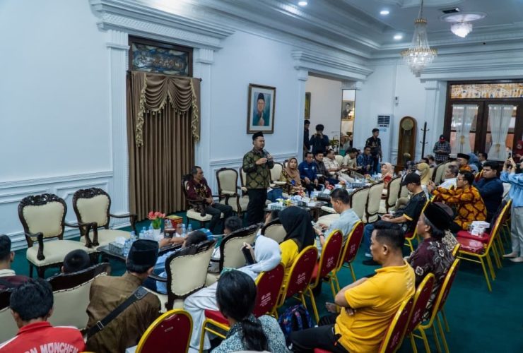 Bupati Gresik Kembali Pulangkan Anak Pekerja Migran di Malaysia