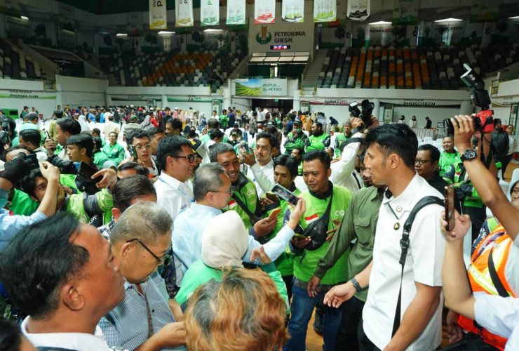 Ringankan Beban Masyarakat Petrokimia Gresik Gelontor 600 Paket Sembako