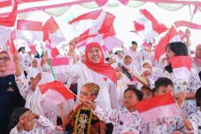 Gubernur Khofifah: Lindungi Anak, Siapkan Generasi Emas Indonesia 2045