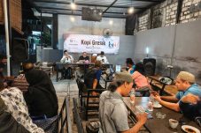 Diskusi Kopi Gresik: Dampak Industrialisasi Pesantren Kini Membuka Kelas Vokasi