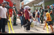 Kodim Cilegon dan Untirta Salurkan Air Bersih untuk Warga Tembulun