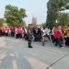 Semarak HUT Ke-81 RI, Babinsa Paron dan Bhabinkamtibmas Amankan Jalan Sehat
