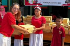 Jalan Sehat Meriahkan HUT RI ke-81, SDN Grudo 3 Ngawi Kobarkan Kebersamaan