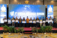 Berkontribusi Pertumbuhan Ekonomi Daerah Petrokimia Gresik Mendapat Penghargaan Pemkab Gresik