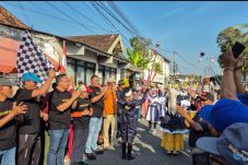 Wabup Gresik Ikut Jalan Sehat Warga Desa Pangkah Wetan Ujungpangkah