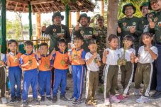 Bupati Gresik dan Pengusaha Tanam 10 Ribu Mangrove di Pesisir