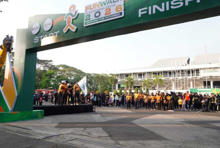 Ribuan Orang Ikuti Gerak Jalan Petrokimia Gresik di Tiga Kota