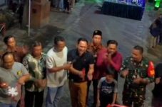 Sambut HUT Kemerdekaan RI Kampung Biyodo Gresik Bermandikan Cahaya Lampu Hias