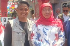 Khofifah Buka Pasar Murah di Krembangan Bhakti, Warga Antusias Berburu Sembako