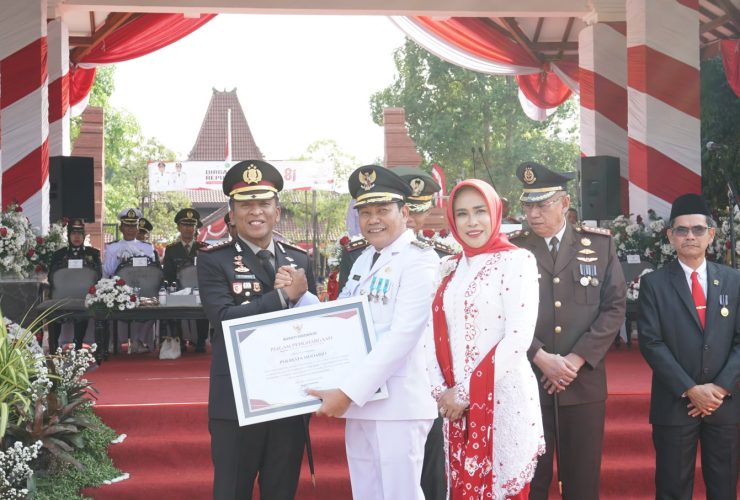 HUT RI Ke – 81, Polresta Sidoarjo Raih Penghargaan Bupati