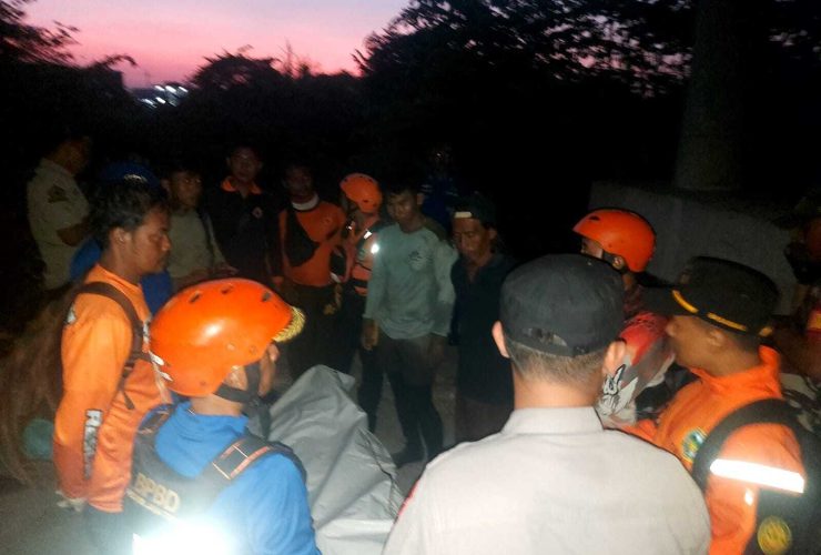 Respons Cepat Polsek Menganti Berhasil Temukan Korban Tenggelam di Tambak