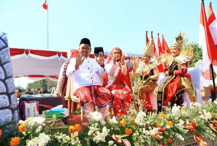 Meriahkan Gresik Merdeka Carnival 2026 Bupati dan Wabup Naik Nogo Giri