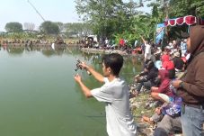 Mancing Bareng Alpian, 2.000 Ekor Lele Ditebar, Ratusan Warga Tumpah ke Empang