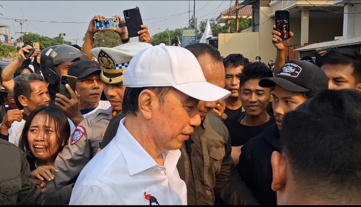 Usai Rakorda PSI, Jokowi Mampir Makan Bakso di Cikarang