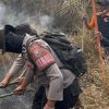 Polres Batu Terjunkan Personel Tangani Karhutla di Gunung Buthak, Sterilisasi Jalur Pendakian