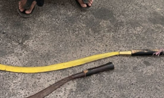 Brimob Polda Metro Jaya Bubarkan Tawuran di Cakung, Dua Bilah Sajam Diamankan