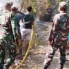 Rumpun Bambu Dekat Permukiman Warga Terbakar, Babinsa Paron dan Warga Bergerak Cepat