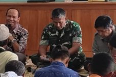 Babinsa Paron Bersama Poktan Ikuti Pelatihan Teknologi Tepat Guna Pertanian Ramah Lingkungan
