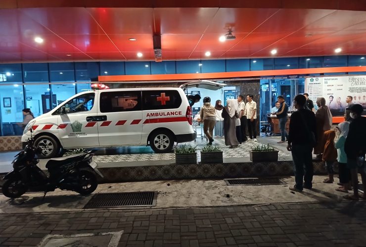 Ratusan Santri Ponpes, Keracunan Massal, RSUD Notopuro Dipenuhi Ambulans