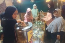 Festival Jajanan Jadul Cara Desa Manyarsidomukti Gresik Merawat Kuliner Leluhur
