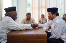 Lahir di China Li Qun Mantap Memeluk Islam di Gresik