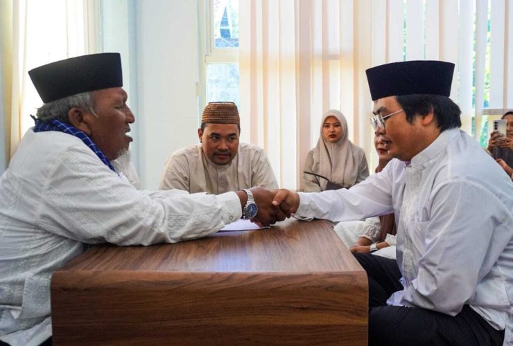 Lahir di China Li Qun Mantap Memeluk Islam di Gresik