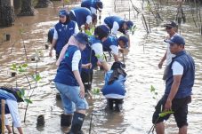 SIG Libatkan 10 Relawan Bakti BUMN 2026 Lestarikan Pantai Bahak Probolinggo