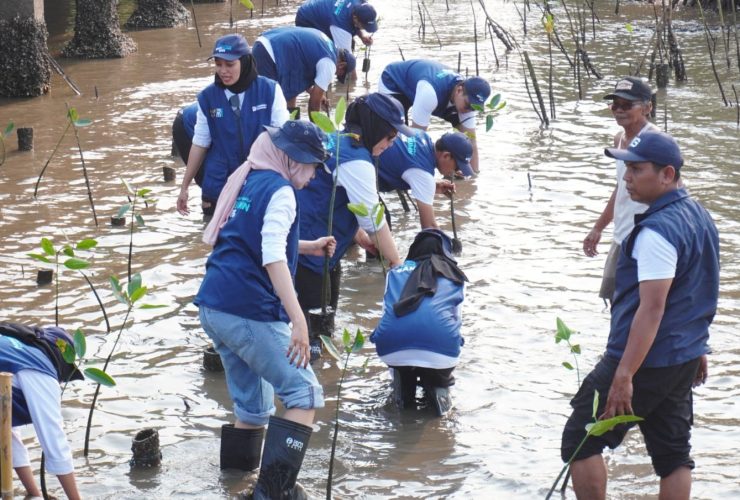 SIG Libatkan 10 Relawan Bakti BUMN 2026 Lestarikan Pantai Bahak Probolinggo